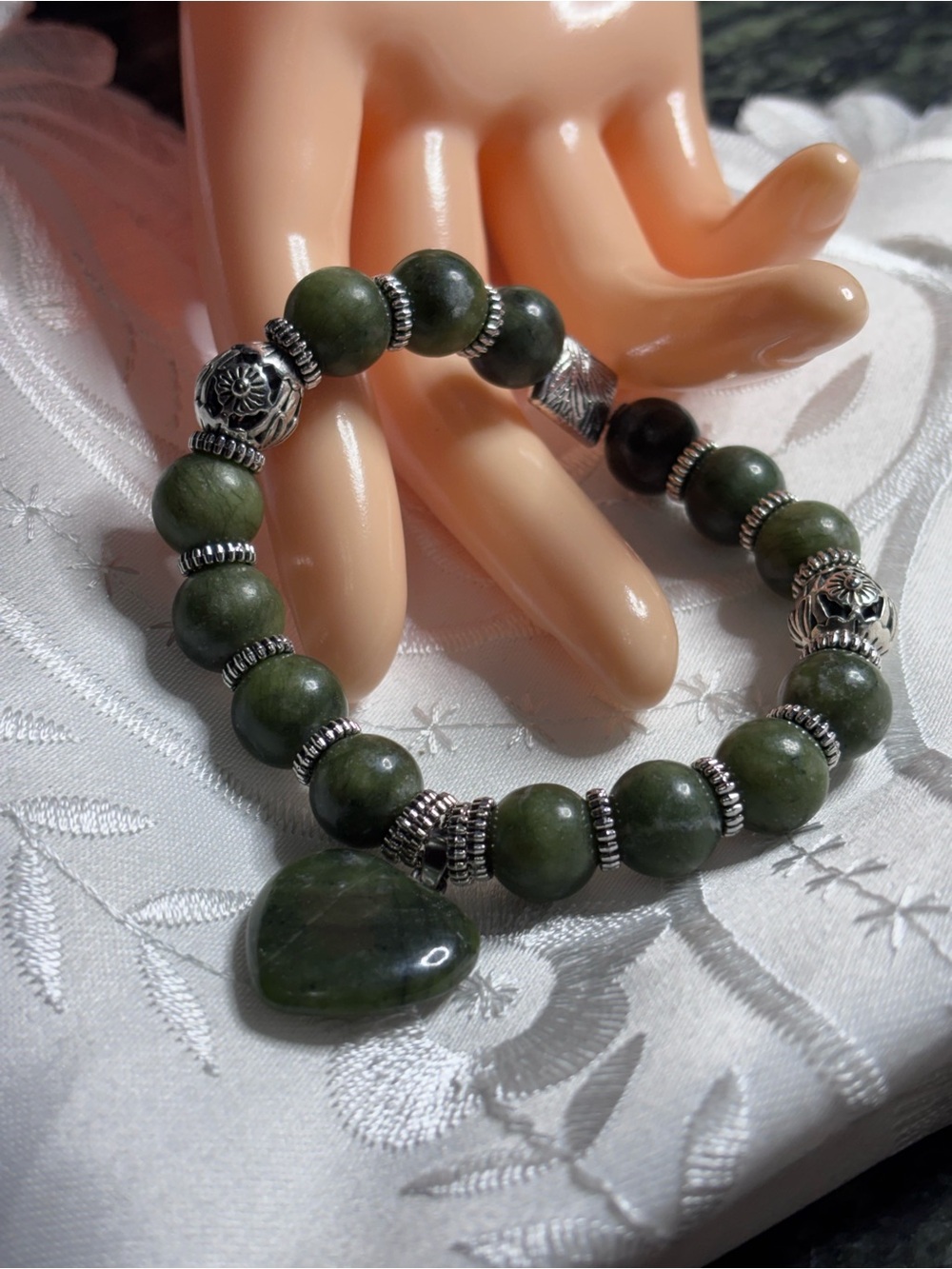 Green Jade Bracelet with Jade Heart Pendant Stretch
